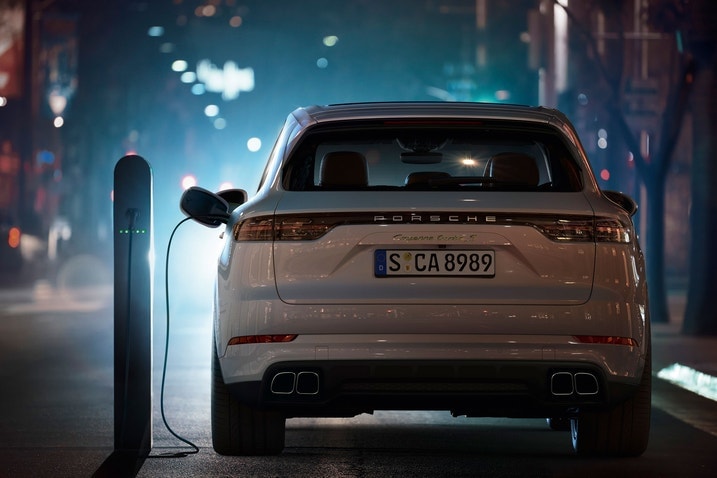 2023 Porsche Cayenne E-Hybrid charging