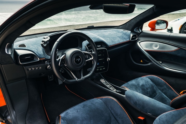 mclaren artura interior