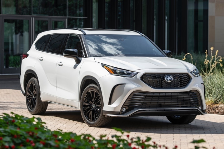 2024_Toyota-Highlander_XSE_WindChillPearl_001.jpg