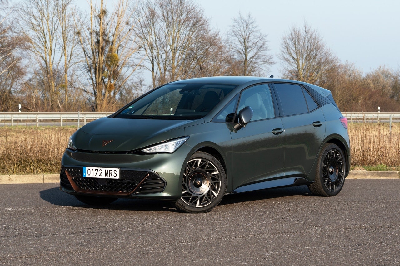 2025 Cupra Born VZ front 3/4