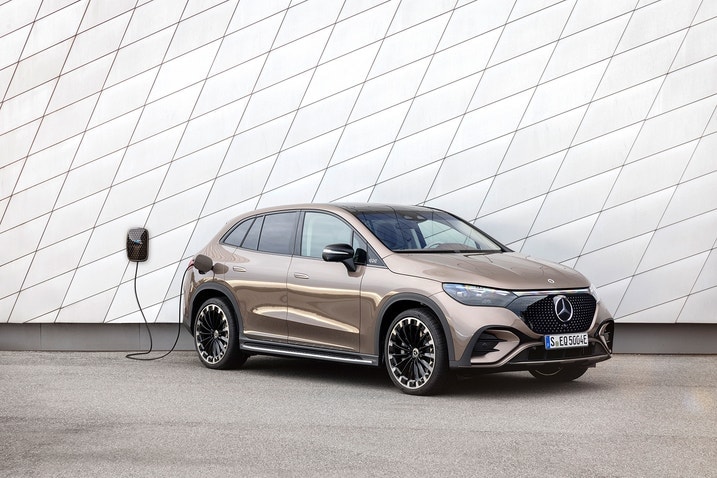 2023 Mercedes-Benz EQE SUV charging