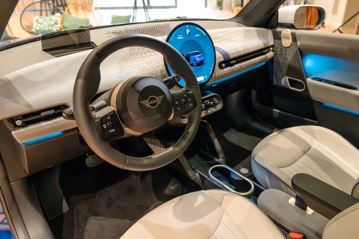 2025 Mini Cooper SE interior