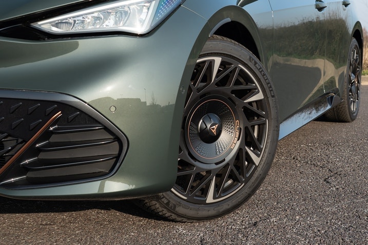 2025 Cupra Born VZ wheel
