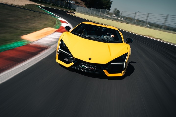 2024 Lamborghini Revuelto front