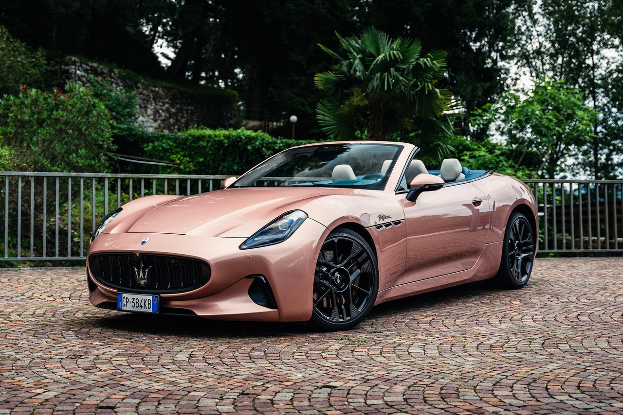 2025 Maserati GranCabrio Folgore front 3/4