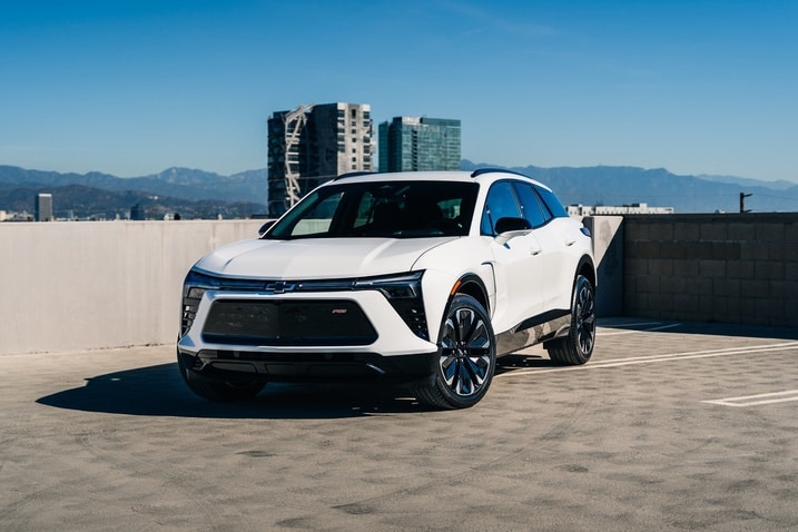CarCast + Edmunds - GM issues stop-sale for the Chevy Blazer EV due to a huge list of problems. Plus the Bentley Flying Spur S V8.