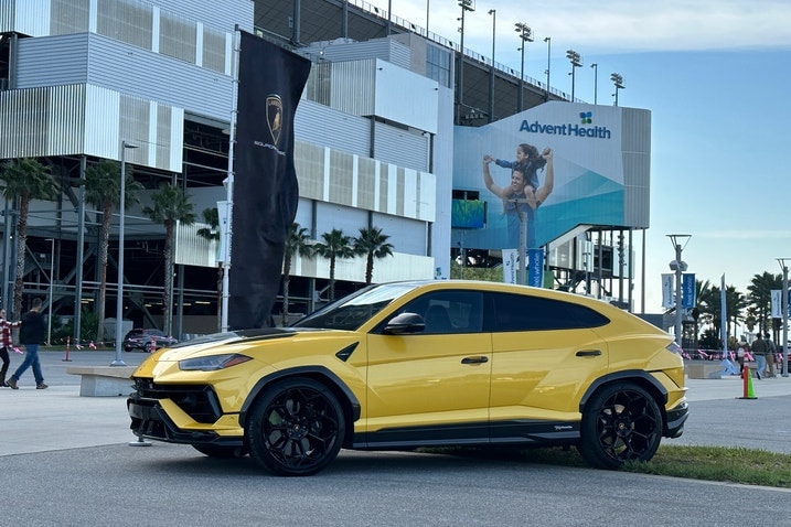 Lamborghini Urus profile
