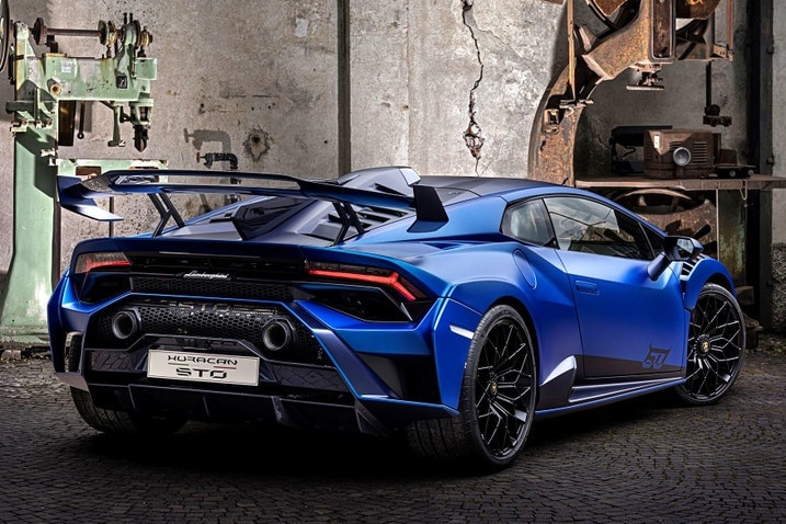 Lamborghini HURACÁN STO rear three-quarter