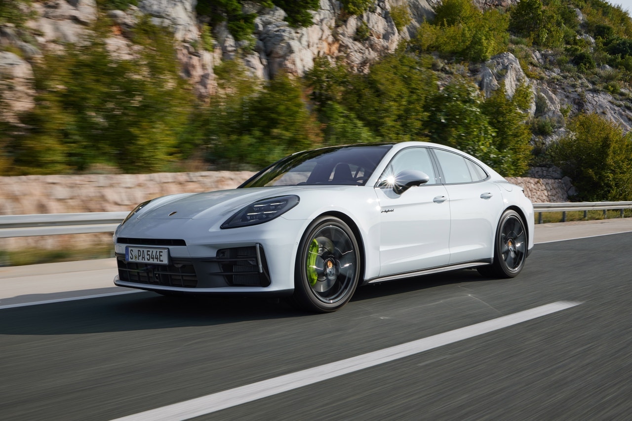 2025 Porsche Panamera 4 E-Hybrid front three-quarter