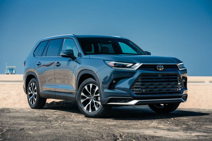 2025 Toyota Grand Highlander Hybrid front three-quarters