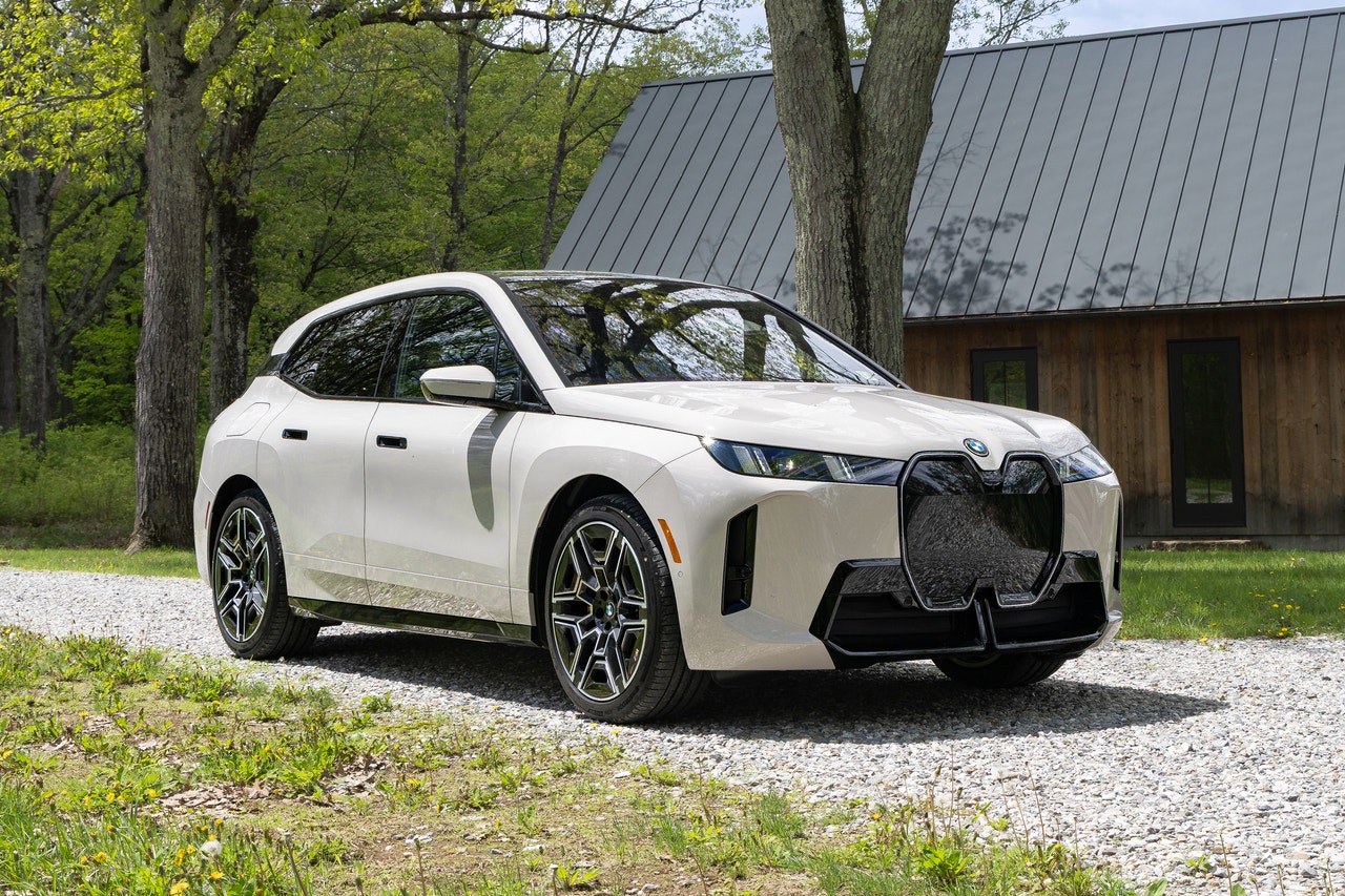 2026 BMW iX front 3/4