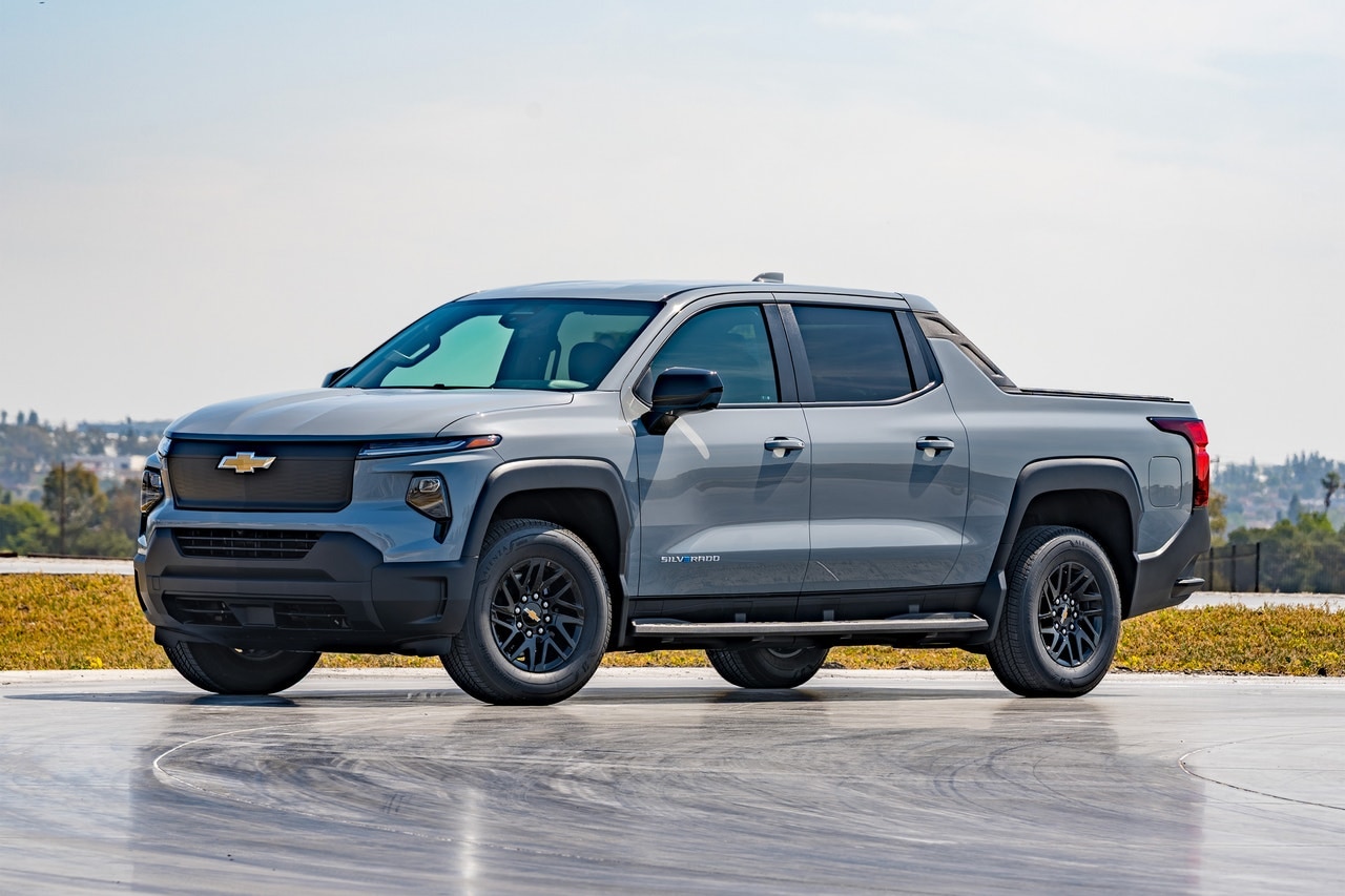 2025 Chevy Silverado EV Work Truck front 3/4