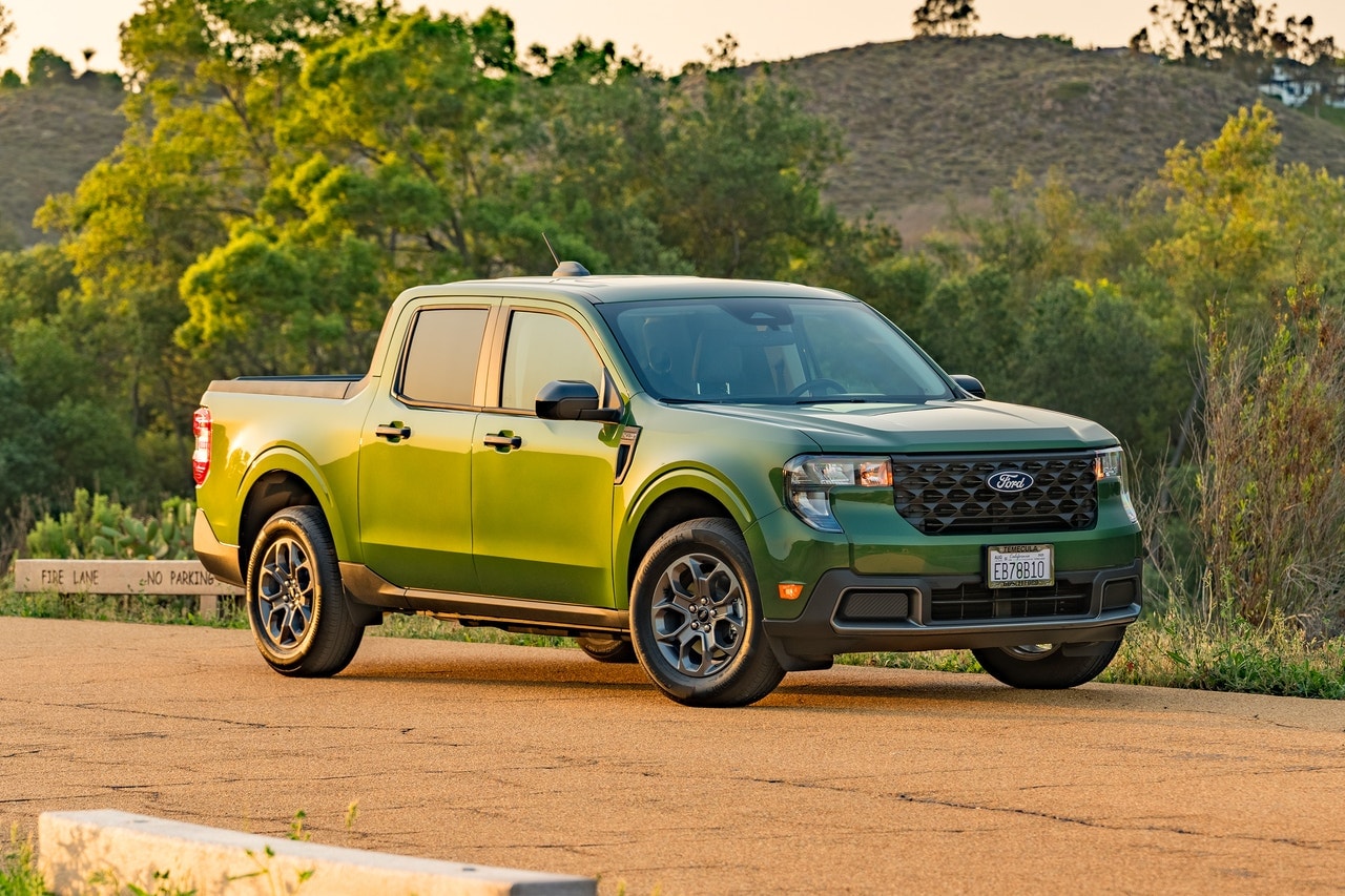 2025 Ford Maverick XLT Hybrid front 3/4