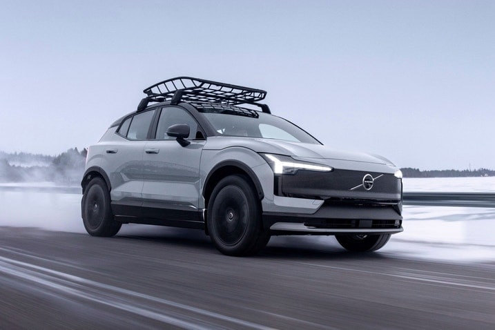 2026 Volvo EX30 Cross Country driving in winter