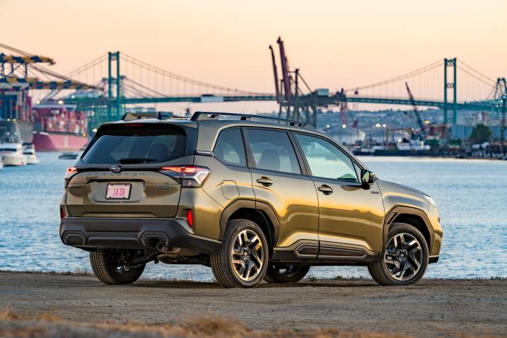 2025 Subaru Forester Limited Hybrid Rear 3/4