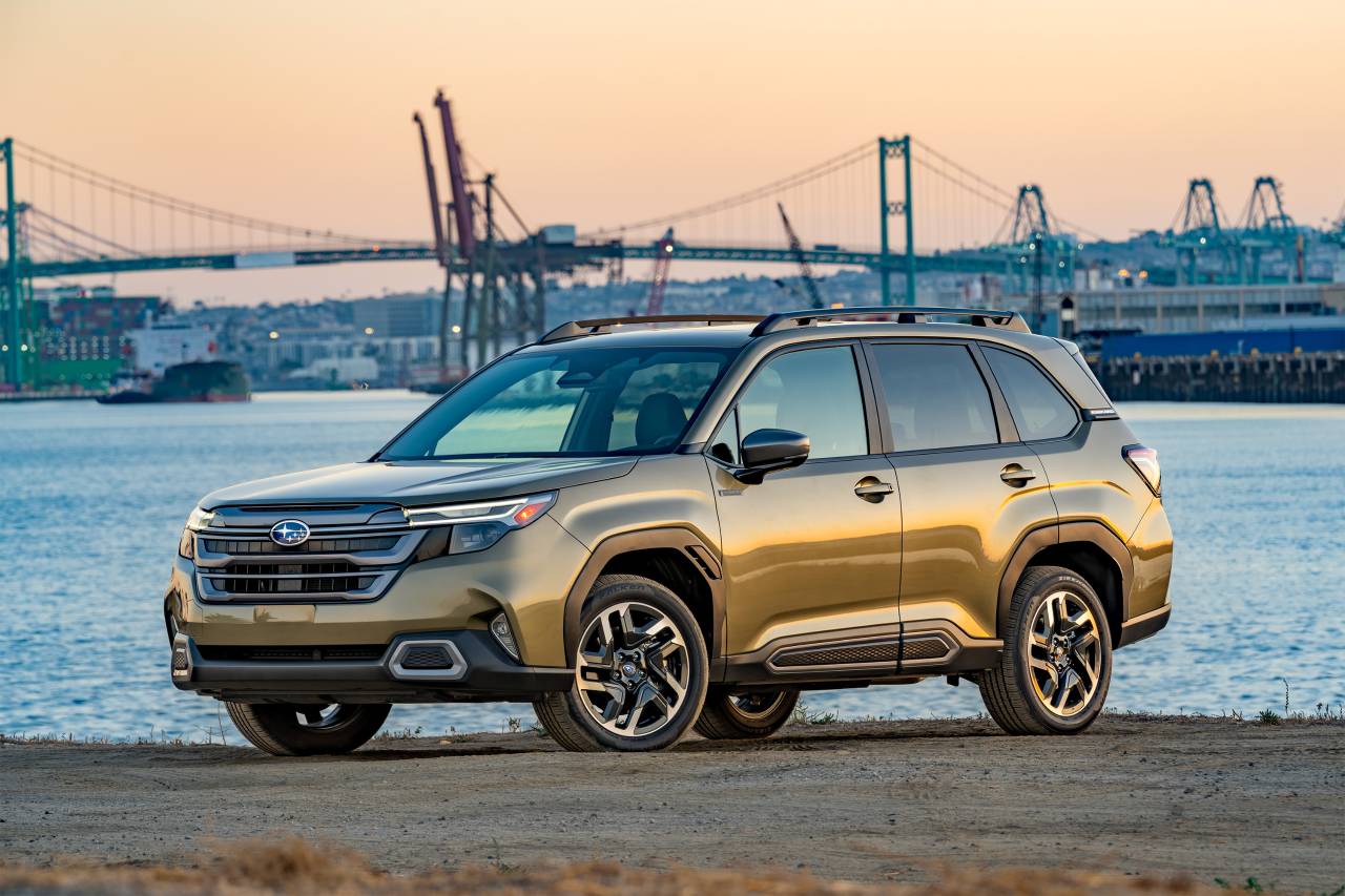 2025 Subaru Forester Limited Hybrid Front 3/4