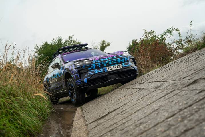 Cayenne EV tech suspension flex