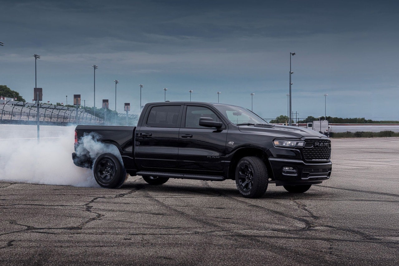 2026 Ram 1500 V8 front 3/4
