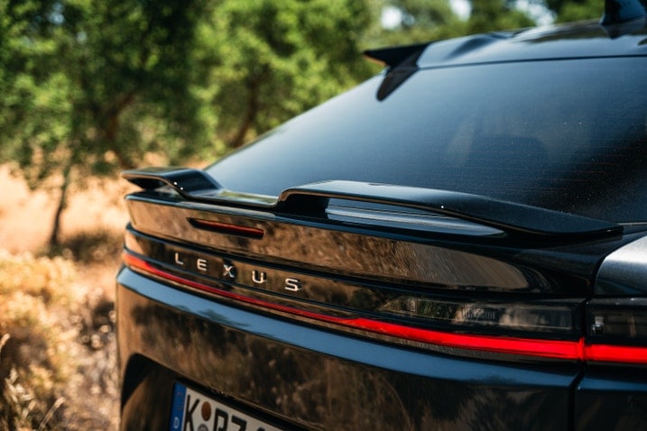 Lexus RZ 550e Spoiler