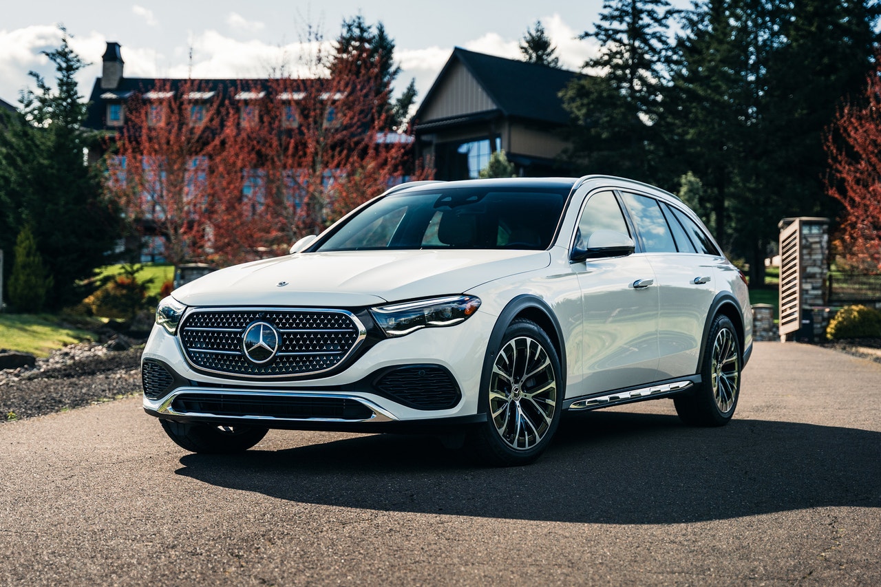 2025 Mercedes-Benz E-Class All-Terrain front 3/4
