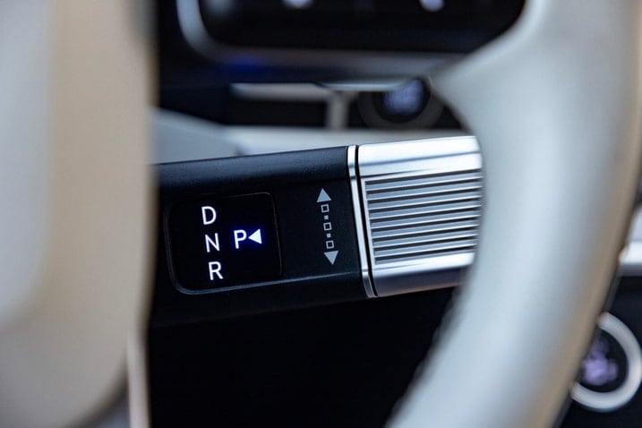 Edmunds' 2024 Hyundai Santa Fe Hybrid Calligraphy gear selector