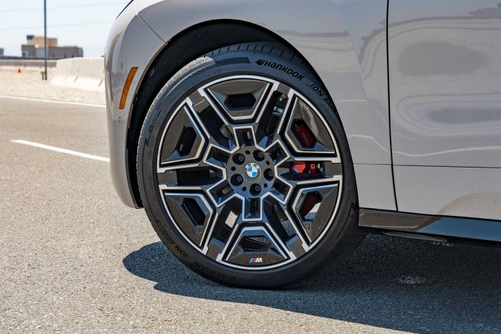 2025 BMW iX xDrive45 wheel
