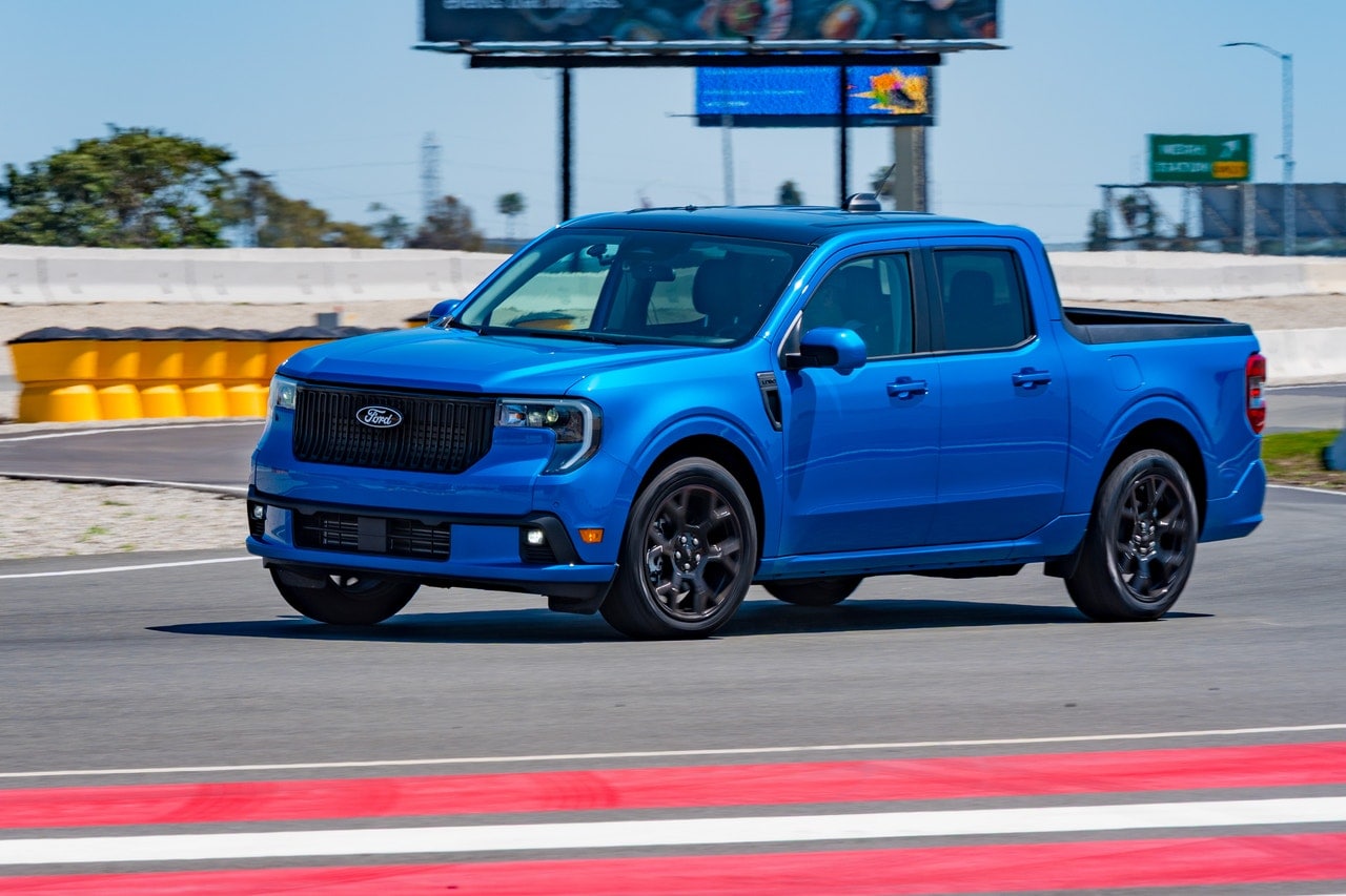 2025 Ford Maverick Lobo track action