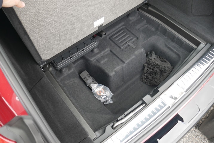2025 Mercedes-Benz E-Class All-Terrain cargo test