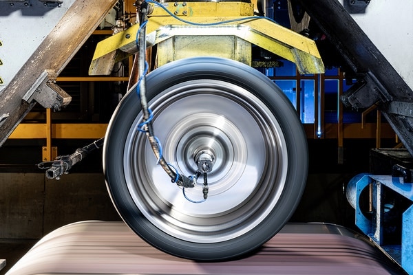 Behind the Scenes of Pirelli's New P Zero Performance Tire
