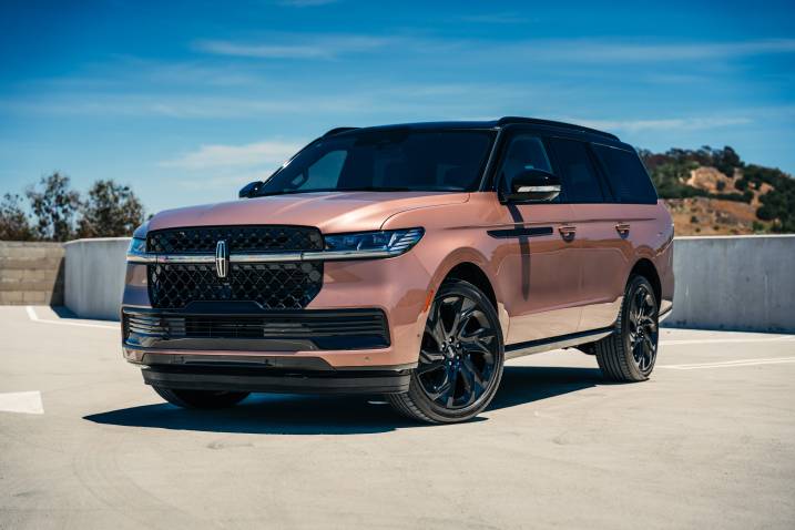 2025 Lincoln Navigator front
