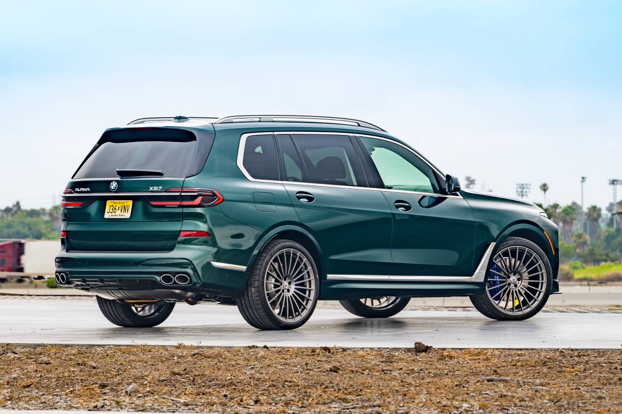2025 BMW Alpina XB7 rear 3/4