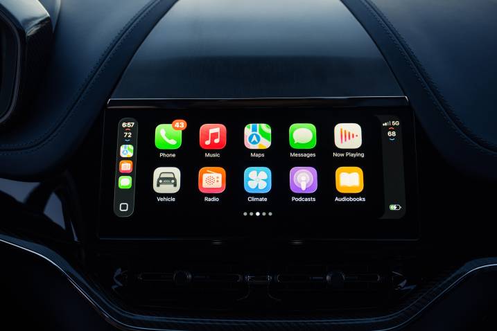 2026 Aston Martin DBX S Apple CarPlay Ultra