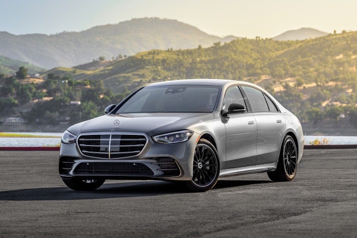 2025 Mercedes-Benz S 580e front 3/4