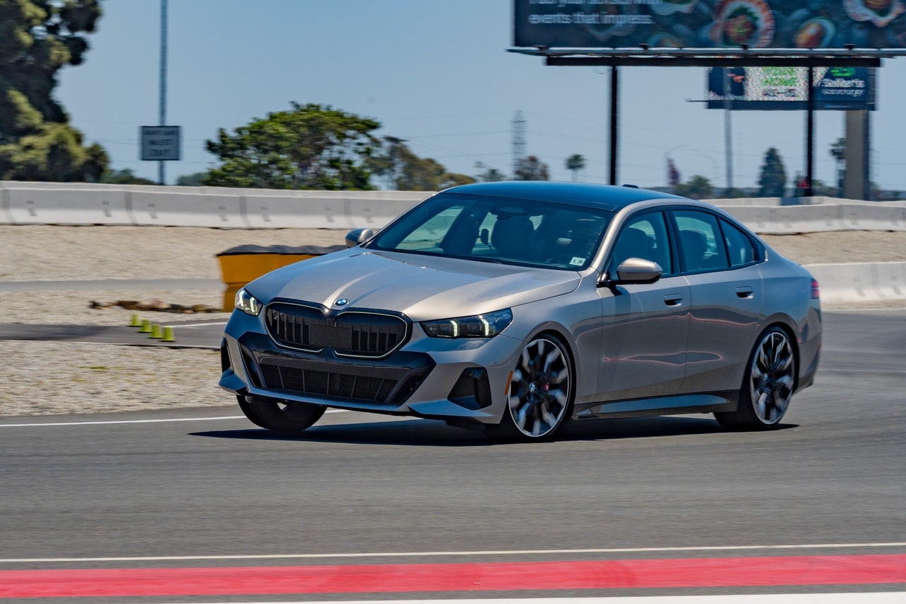 2025 BMW 540i xDrive Action
