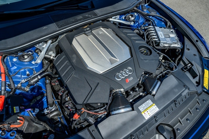 The 2025 Audi RS6 Performance's engine