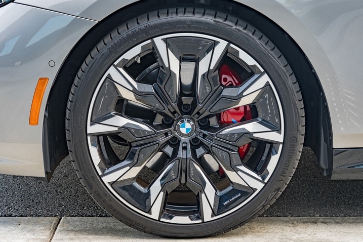 2025 BMW 540i xDrive Wheel