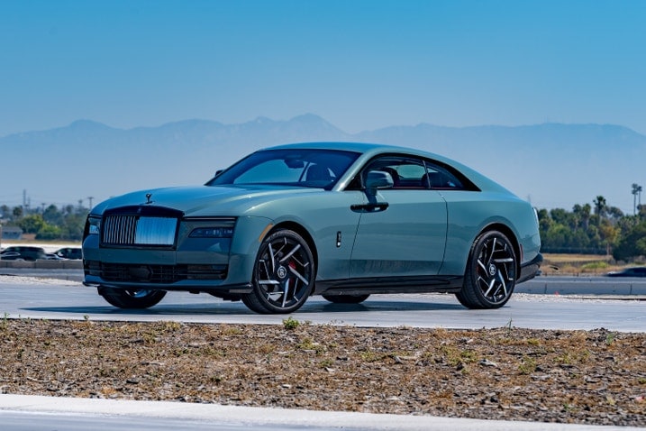 2025 Rolls-Royce Spectre Black Badge front 3/4