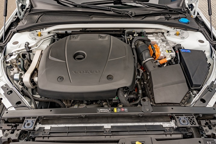 2025 Volvo V60 T8 Polestar Engineered engine