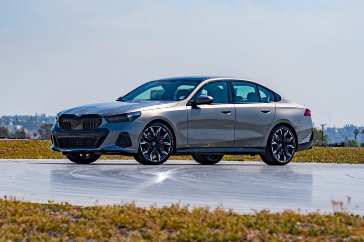 2025 BMW 540i xDrive front
