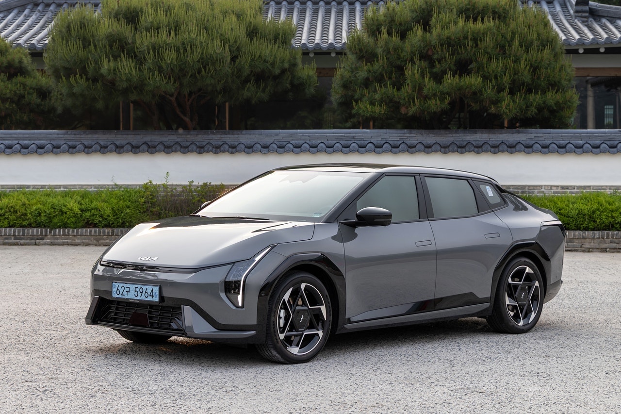 2026 Kia EV4 front 3/4