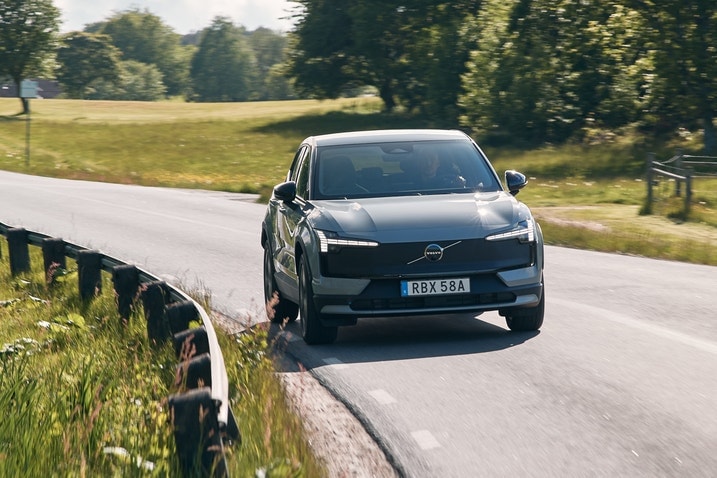 2026 Volvo EX30 Cross Country driving