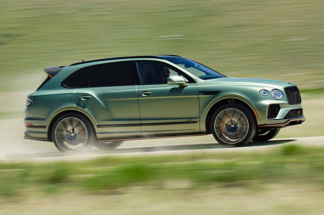 2025 Bentley Bentayga Speed action