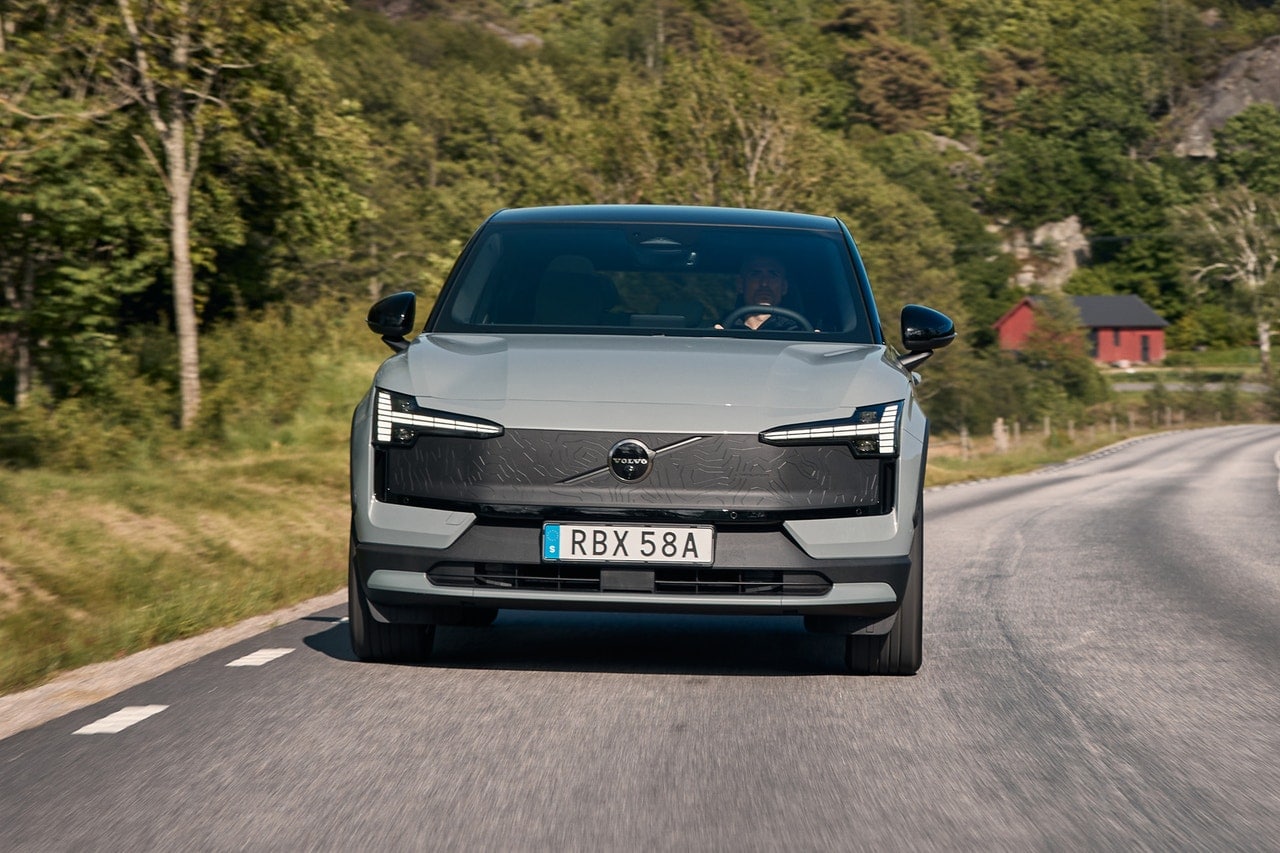 2026 Volvo EX30 Cross Country driving
