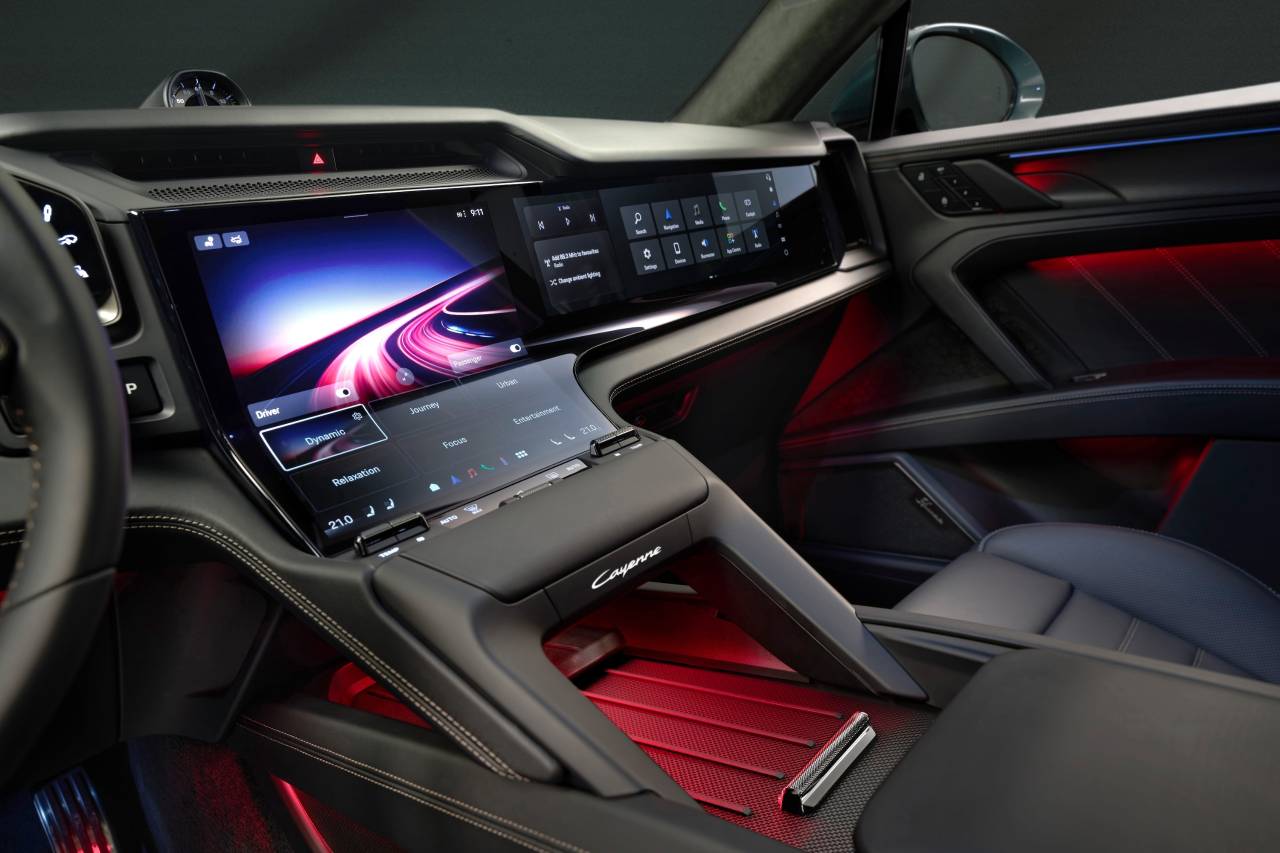 Cayenne EV tech infotainment