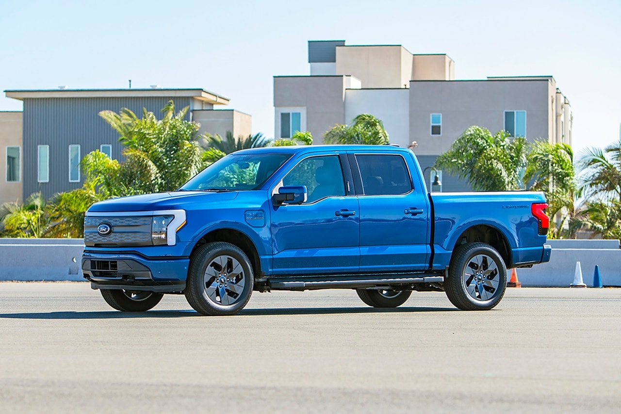 2022 Ford F-150 Lightning front 3/4