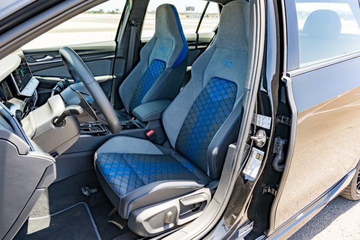 2025 Volkswagen Golf R seats