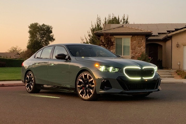 2024 BMW i5 illuminated grille
