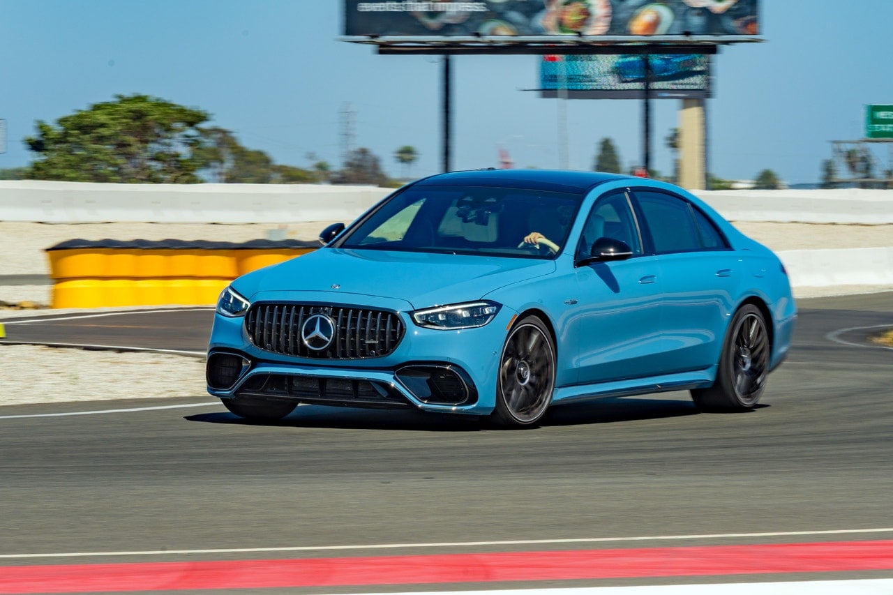 2024 Mercedes-AMG S 63 E Performance driving