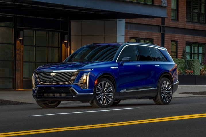 2026 Cadillac Vistiq front 3/4
