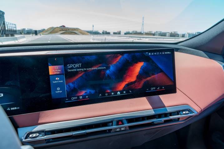 2026 BMW iX M70 sport mode